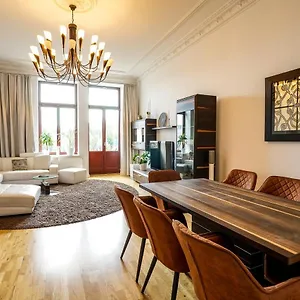 **traumhafte City-wohnung // 120qm // 4-räume** Apartment Leipzig